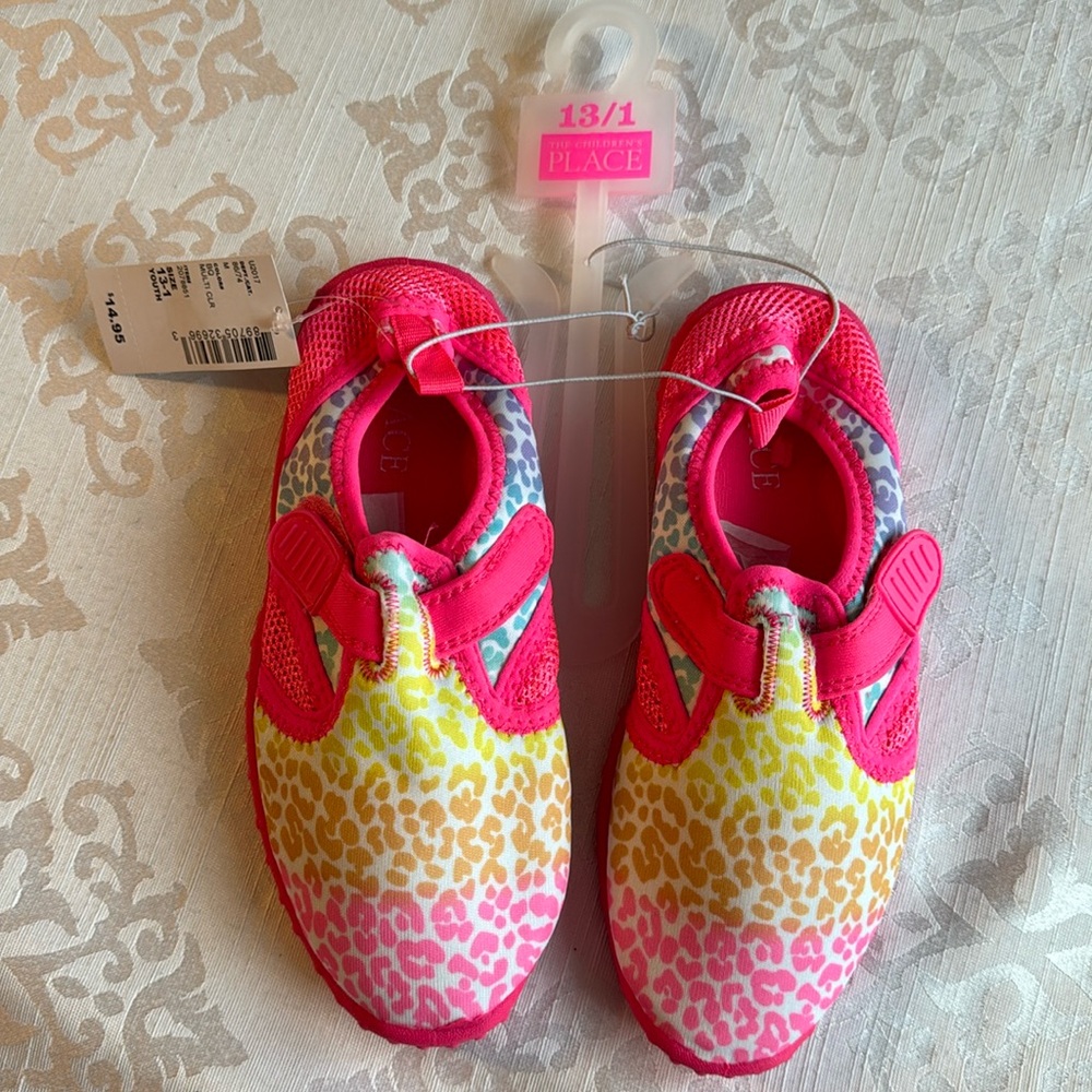 Gymboree water shoes, youth 13-1 new with tags